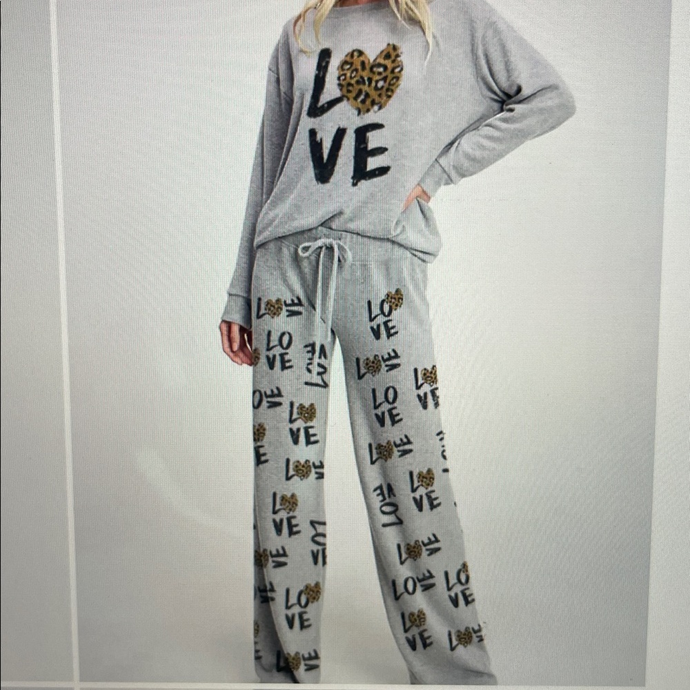 Leopard love women’s lounge set in grey